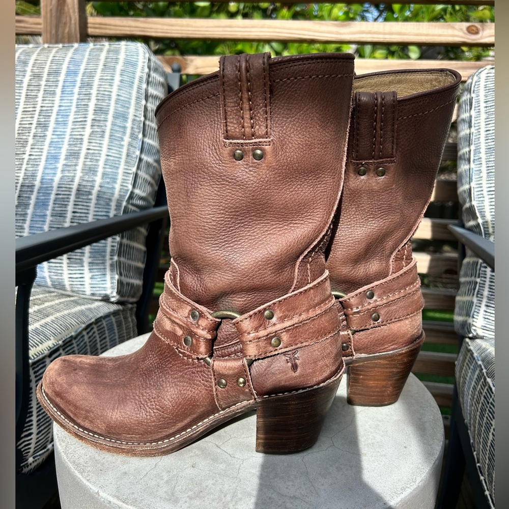FRYE CARMEN BOOTS BROWN 8.5